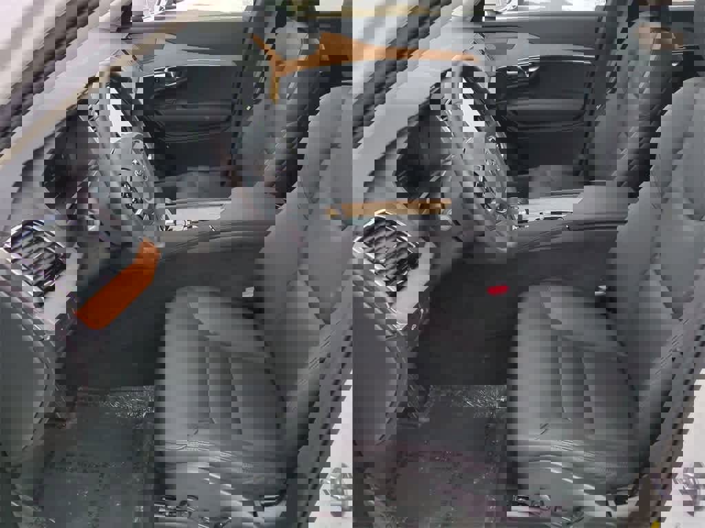 Used 2025 Volvo XC90 T8 Plus w/ Protection Package Premier image 8