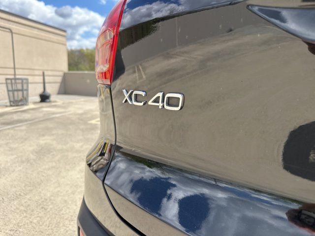 Used 2020 Volvo XC40 T5 Momentum w/ Protection Package Premier image 37