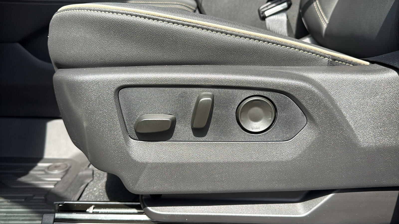 New 2026 GMC Yukon Elevation image 8
