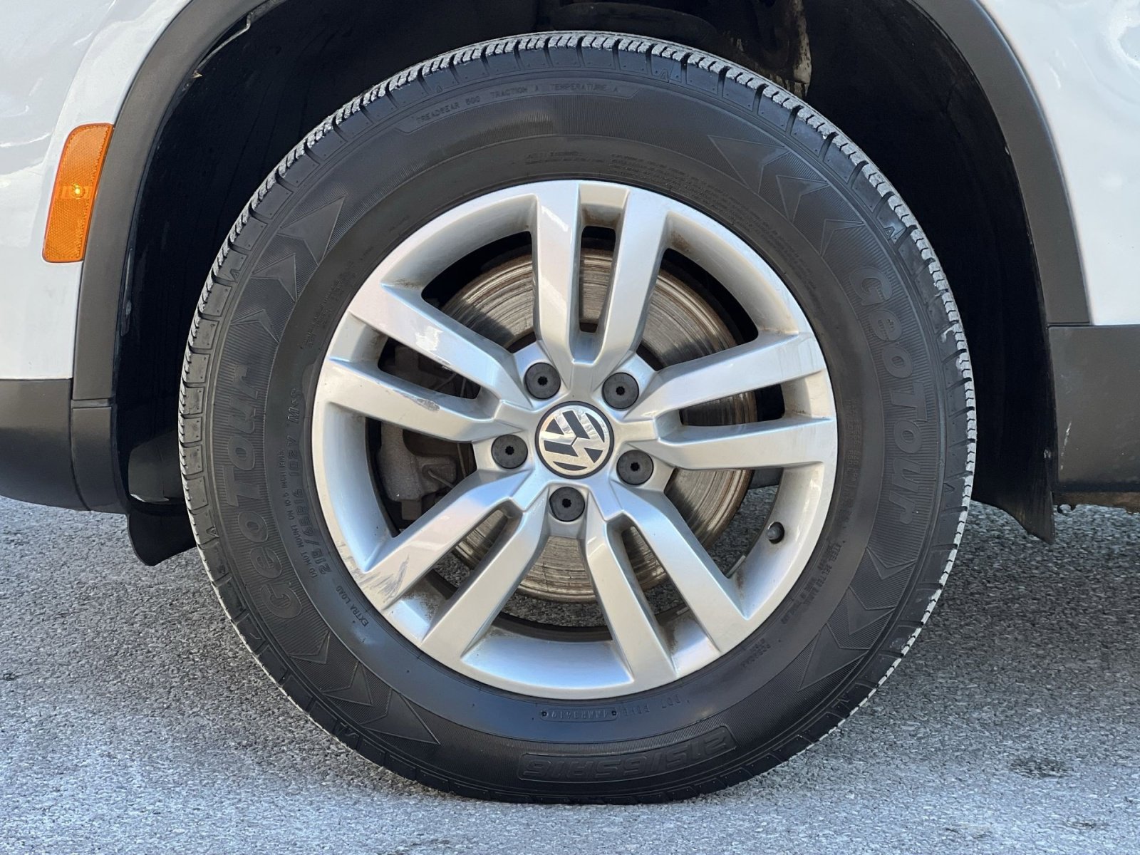 Used 2017 Volkswagen Tiguan S image 7