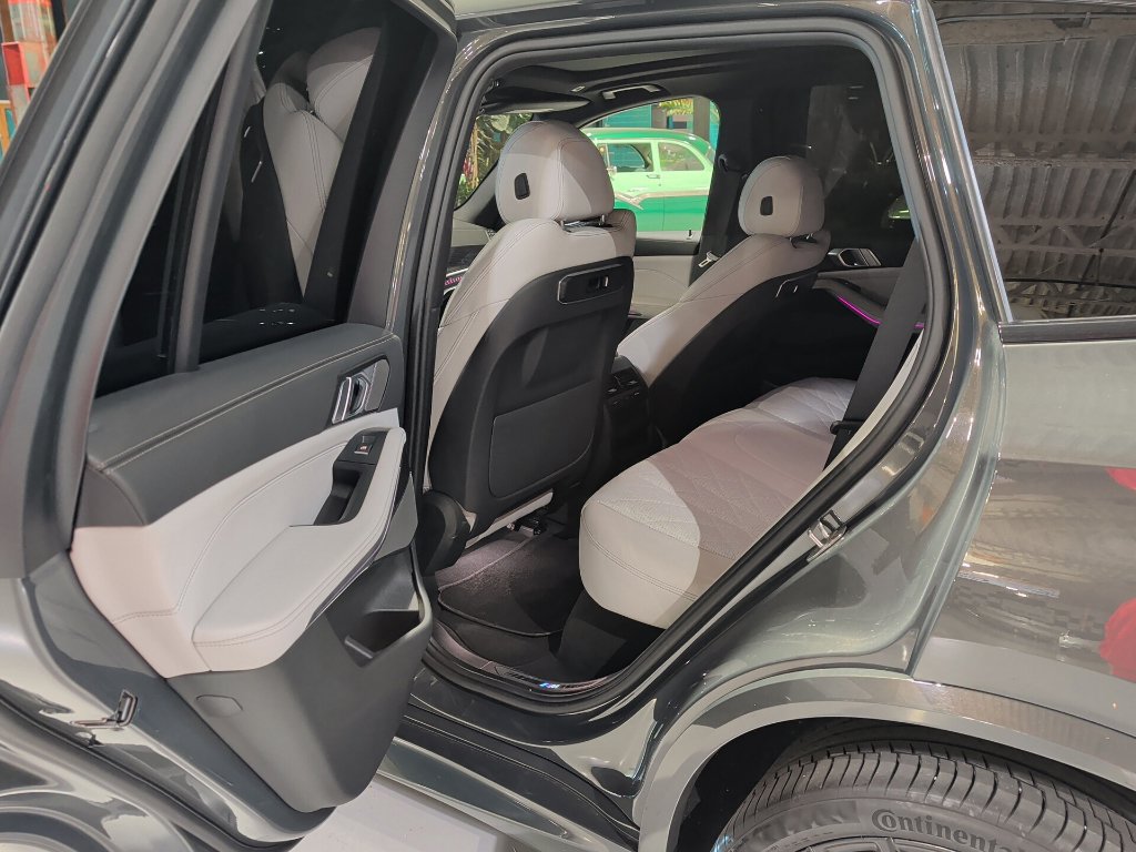 Certified 2024 BMW X5 xDrive40i w/ M Sport Package AWD/4WD image 13