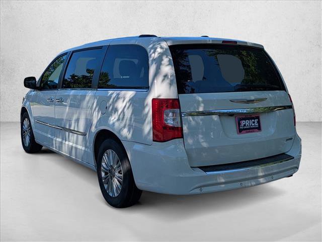 Used 2013 Chrysler Town & Country Limited w/ Luxury Group FWD image 8
