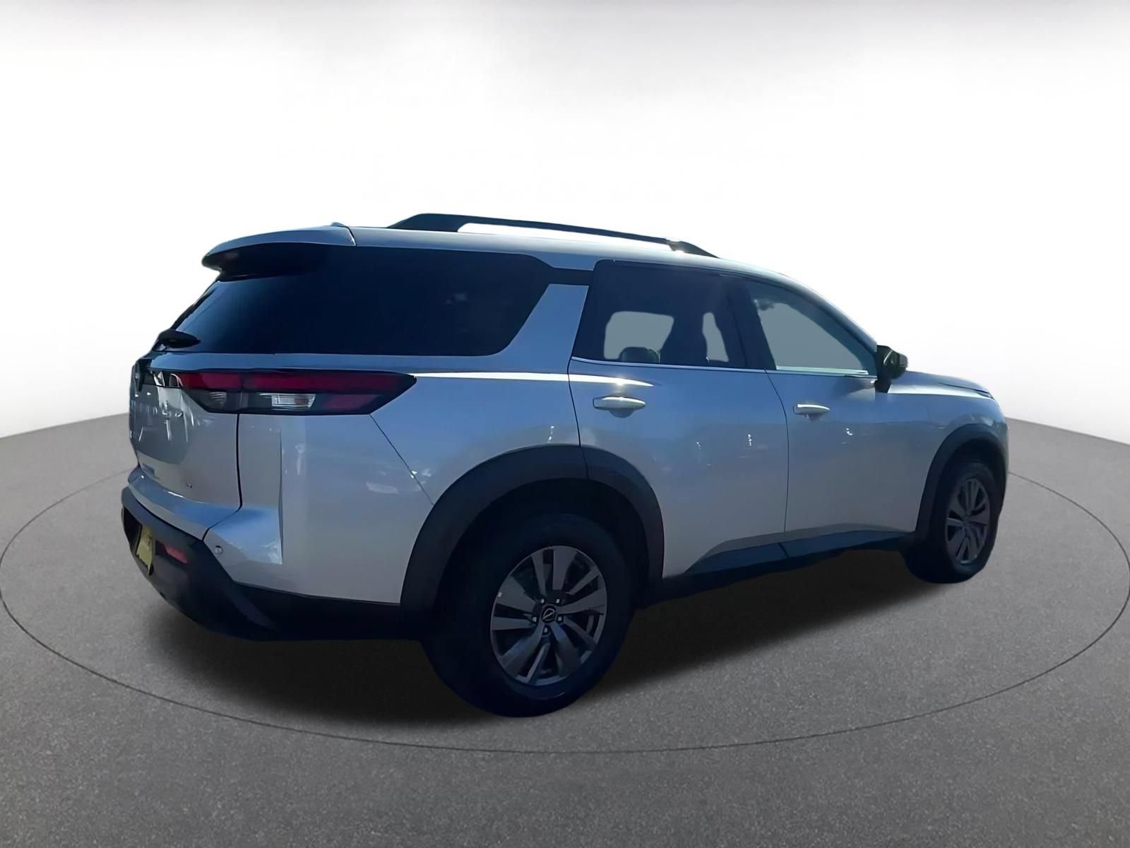 Used 2025 Nissan Pathfinder SV AWD/4WD image 11