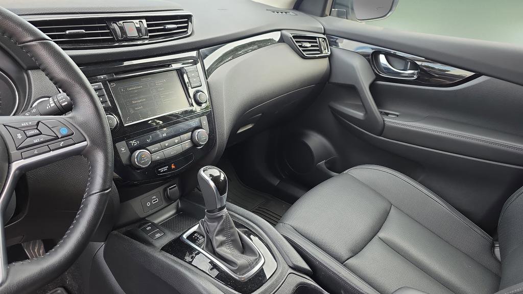 Used 2022 Nissan Rogue Sport SL w/ Premium Package image 18