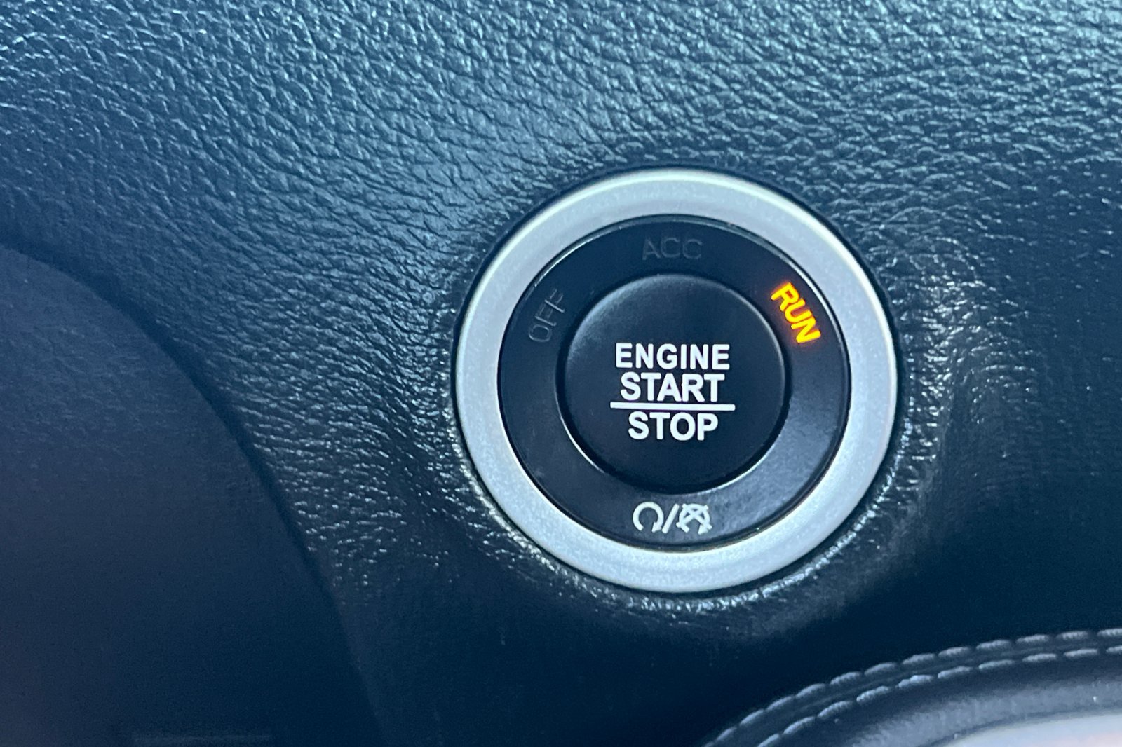 Used 2016 Dodge Challenger SXT RWD image 23