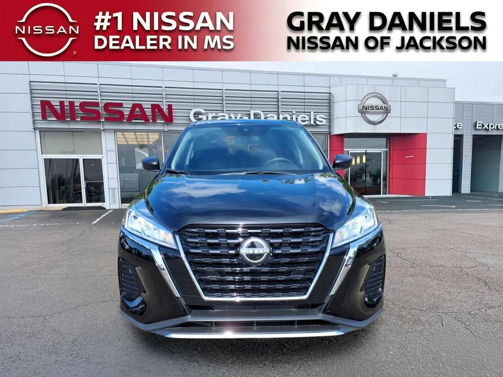 Certified 2025 Nissan Kicks Play S FWD image 2