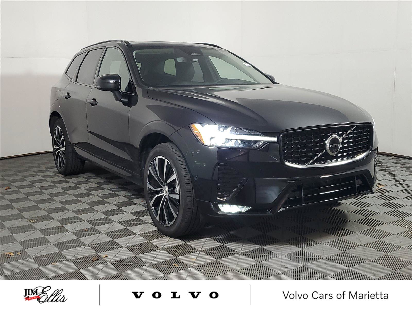 Certified 2025 Volvo XC60 B5 Ultra AWD/4WD image 1