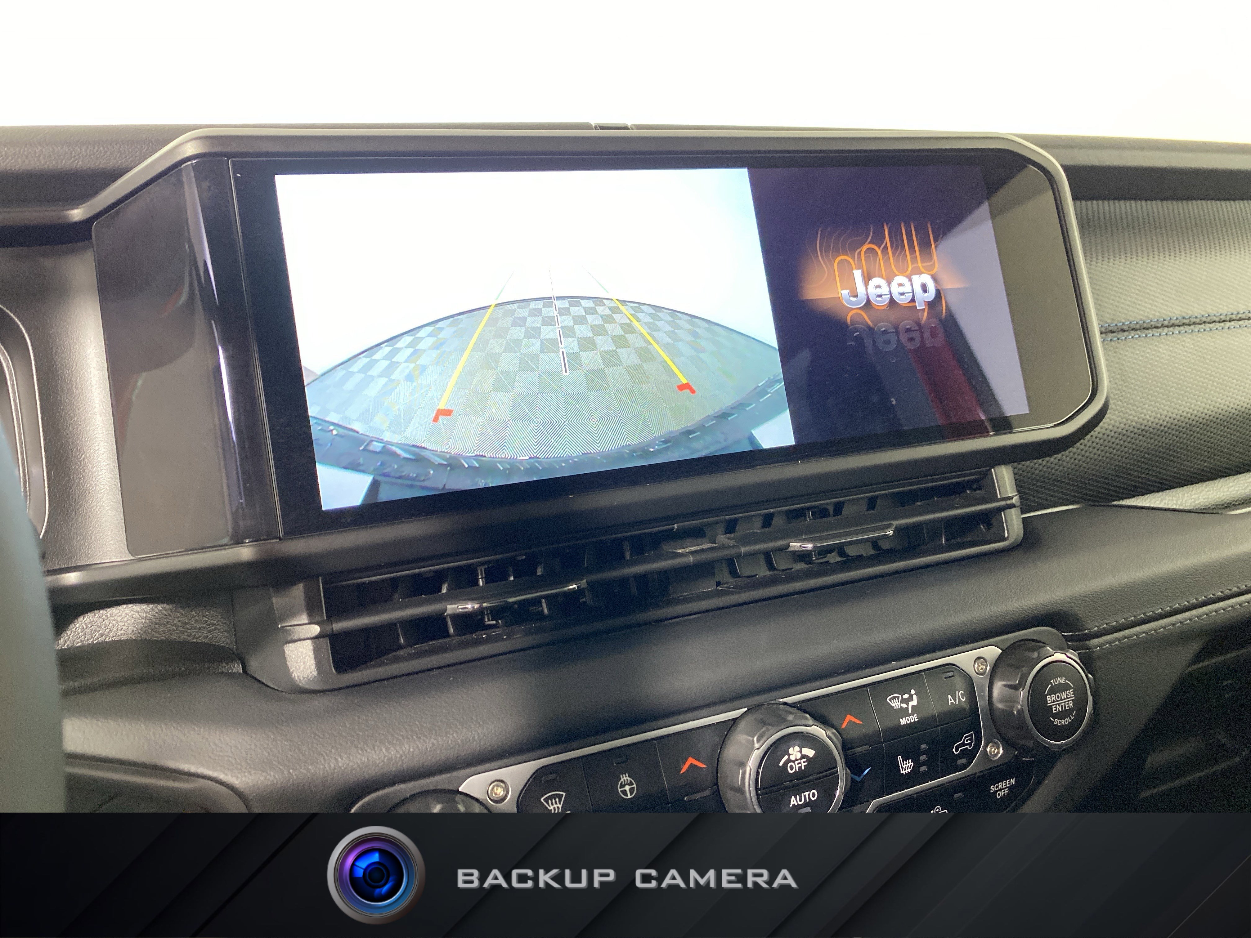 Used 2025 Jeep Wrangler Unlimited Rubicon 4xe w/ Safety Group AWD/4WD image 4