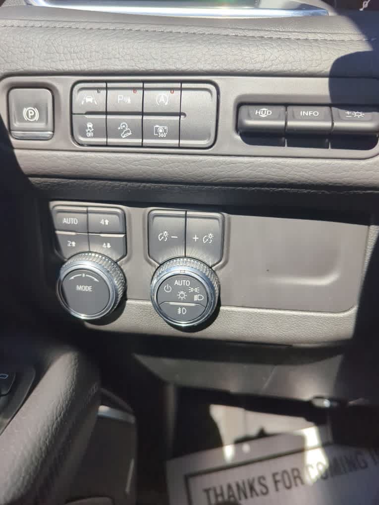 Used 2024 GMC Yukon XL Denali AWD/4WD image 18