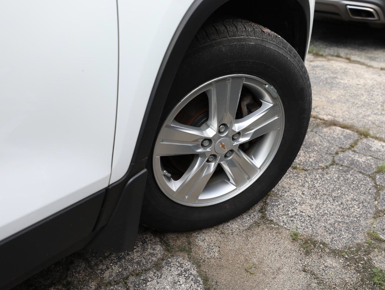 Used 2016 Chevrolet Trax LT w/ LT Convenience Package FWD image 9