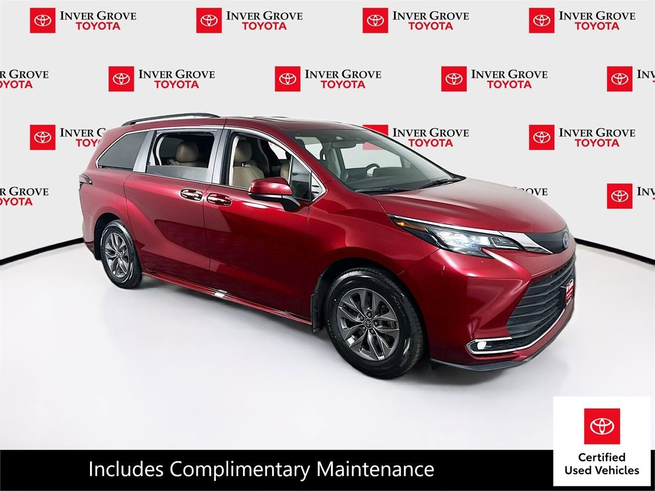Certified 2024 Toyota Sienna XLE FWD image 3