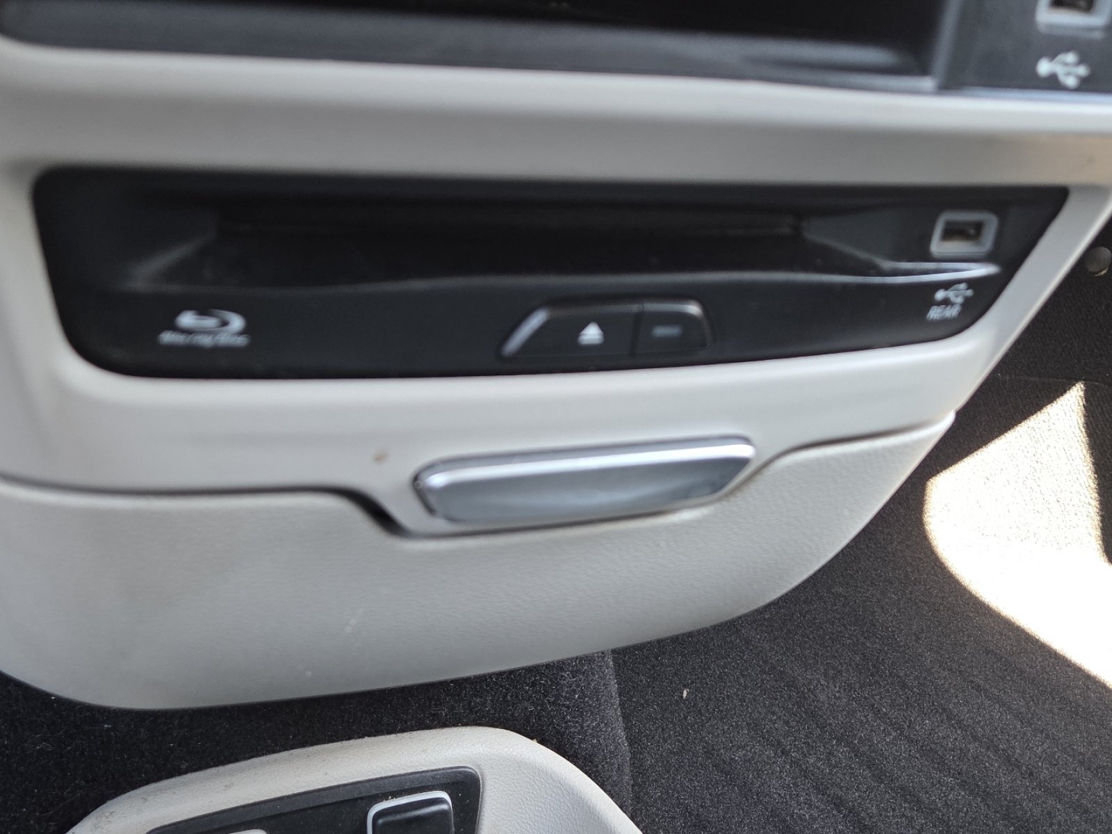 Used 2017 Chrysler Pacifica Touring-L Plus w/ Tire & Wheel Group FWD image 5