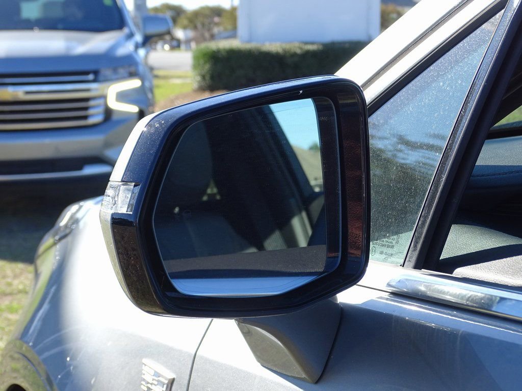 Used 2025 Cadillac XT5 Premium Luxury image 13