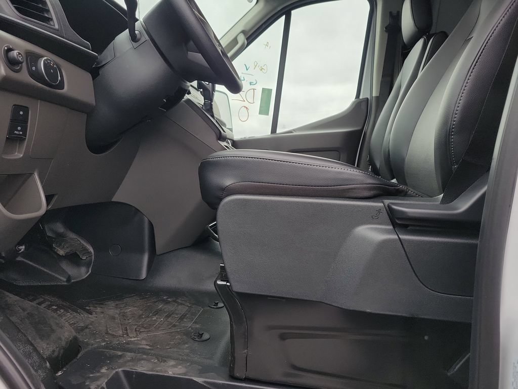 New 2026 Ford Transit 250 148 Medium Roof RWD image 18