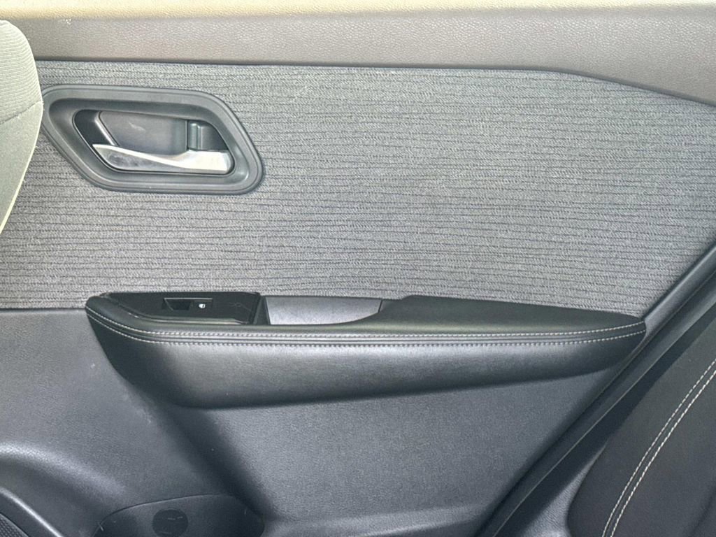 Certified 2022 Nissan Rogue SV image 15