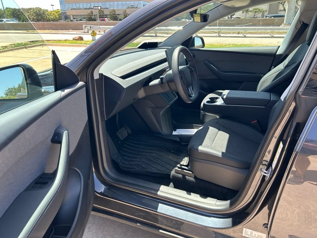 Used 2026 Tesla Model Y 2WD image 17