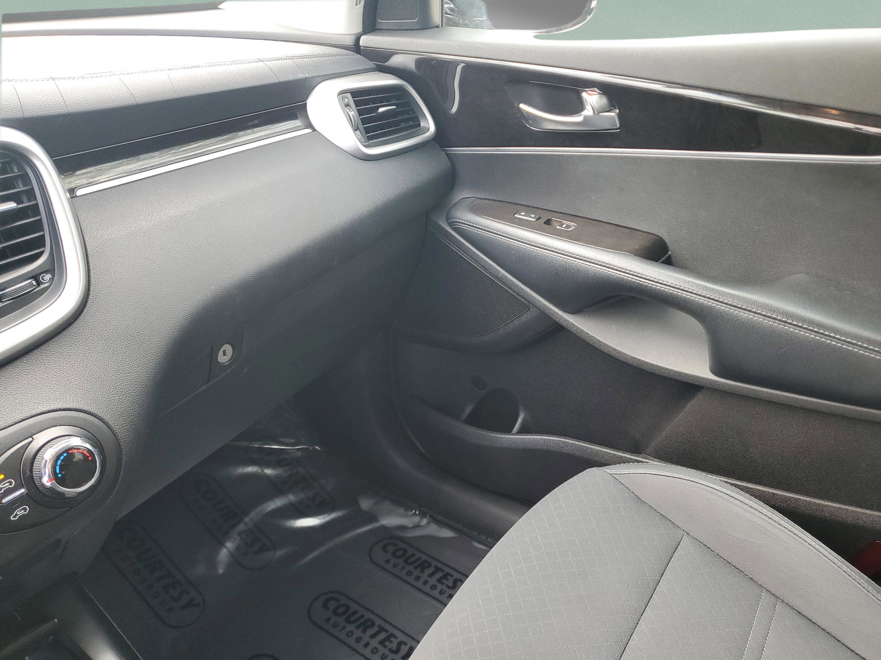 Certified 2017 Kia Sorento LX image 23