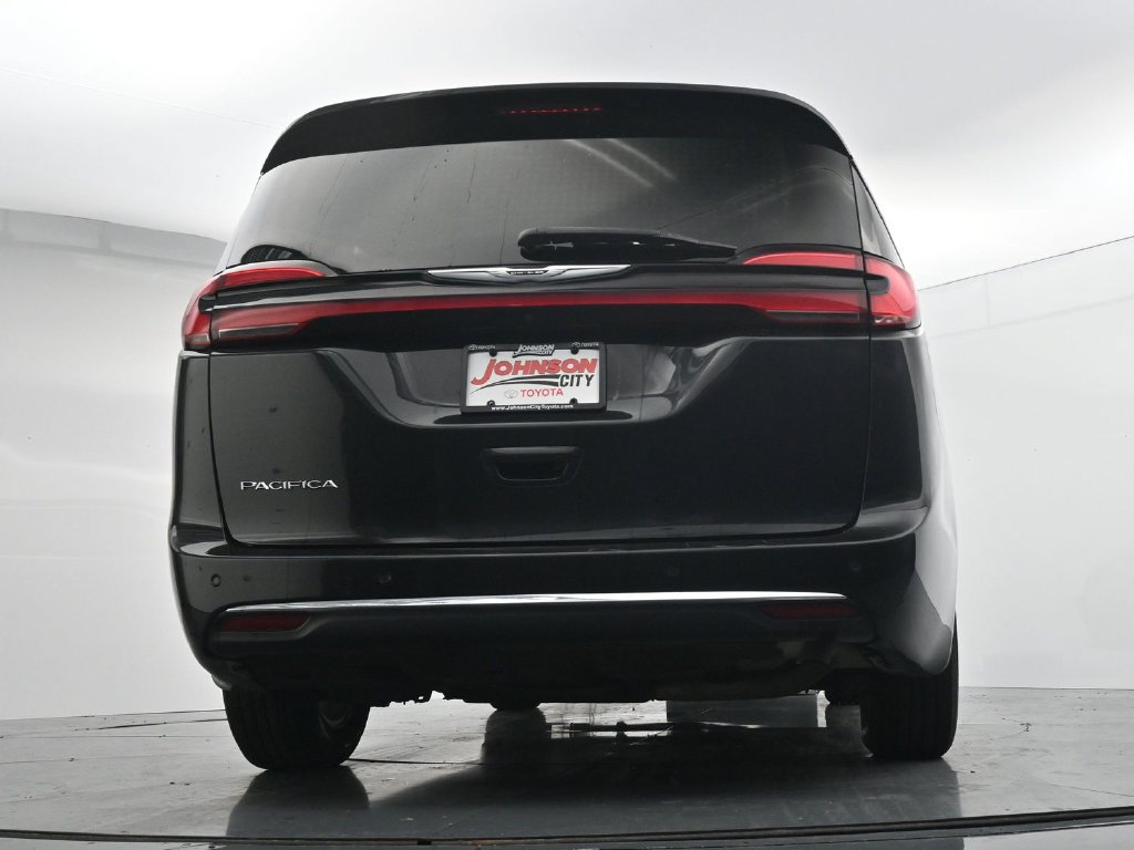 Used 2023 Chrysler Pacifica Touring-L FWD image 35