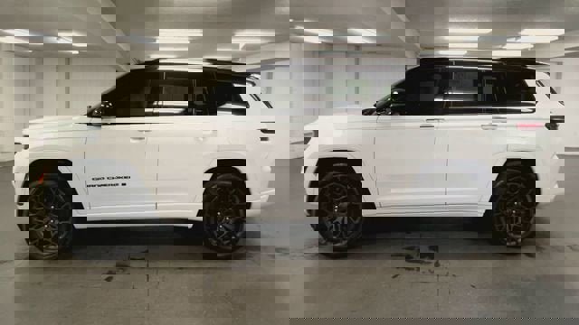 Used 2023 Jeep Grand Cherokee L Summit AWD/4WD image 5