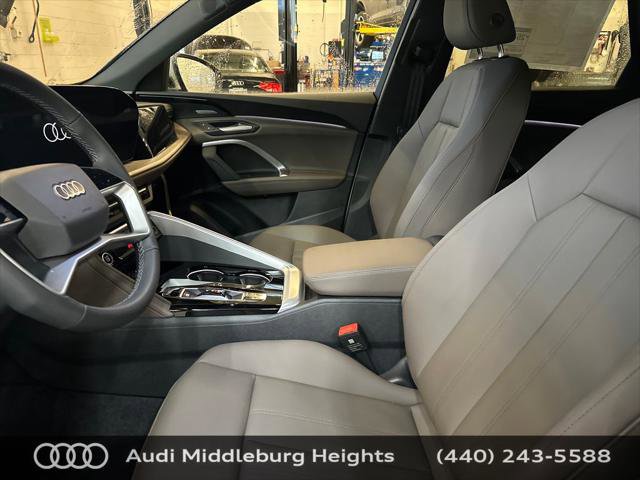 Used 2025 Audi Q5 Premium Plus w/ Premium Plus AWD/4WD image 12