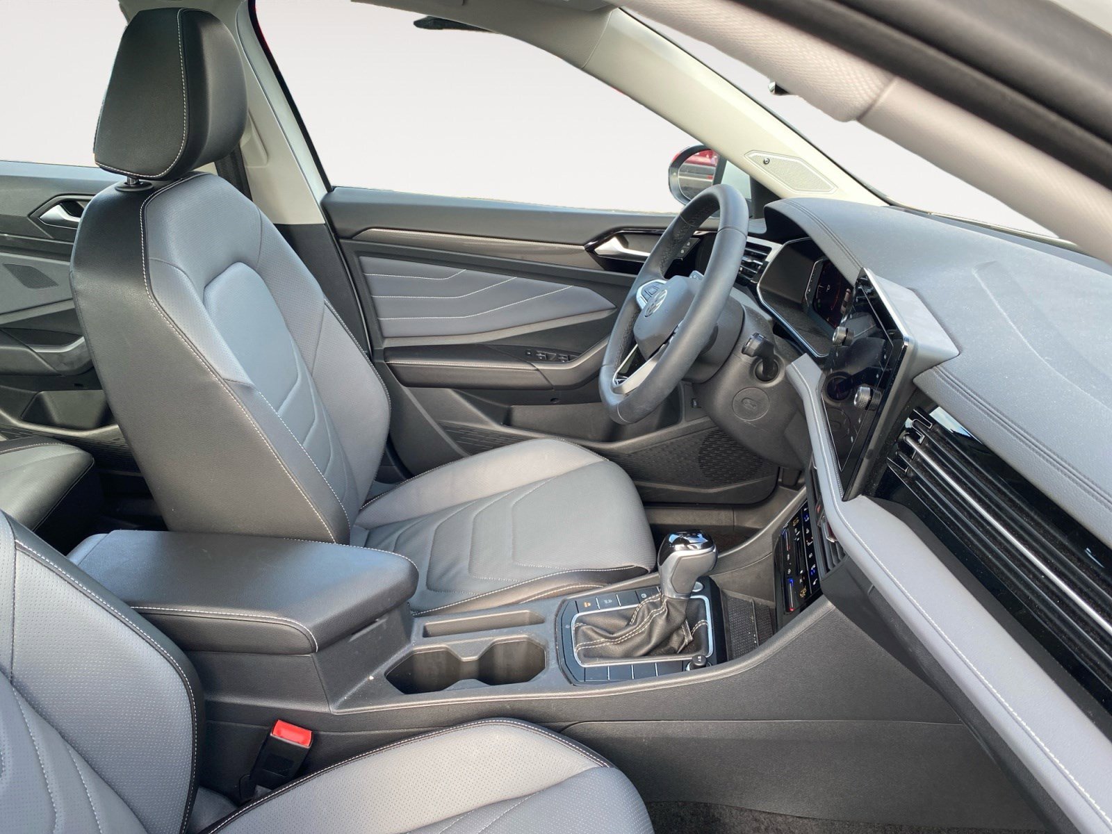 Used 2025 Volkswagen Jetta SEL image 21