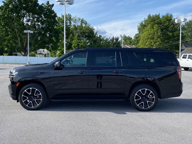Used 2024 Chevrolet Suburban RST w/ Luxury Package AWD/4WD image 2