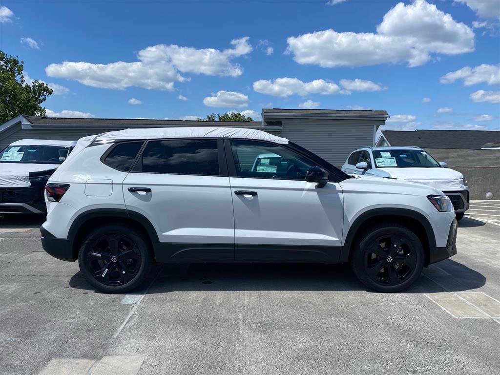 New 2026 Volkswagen Taos SE AWD/4WD image 2