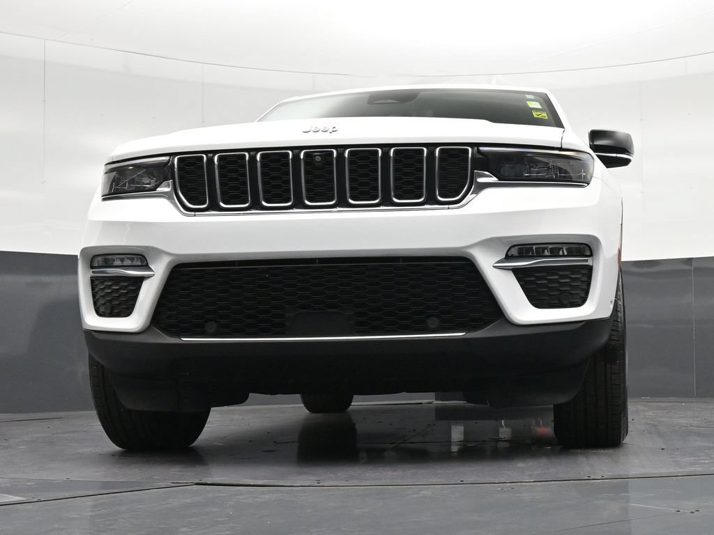 Used 2024 Jeep Grand Cherokee Limited w/ Luxury Tech Group II RWD image 25