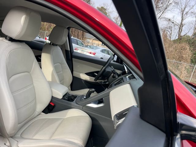 Used 2019 Jaguar E-PACE SE image 32