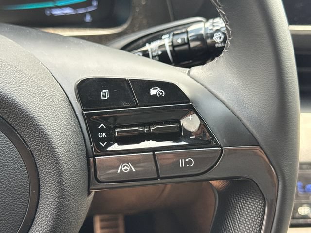Used 2025 Hyundai Elantra Sport FWD image 28
