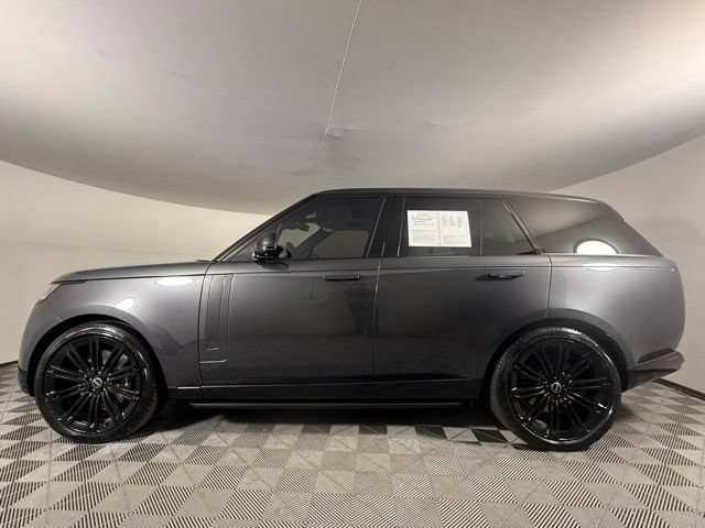 Used 2023 Land Rover Range Rover SE AWD/4WD image 3