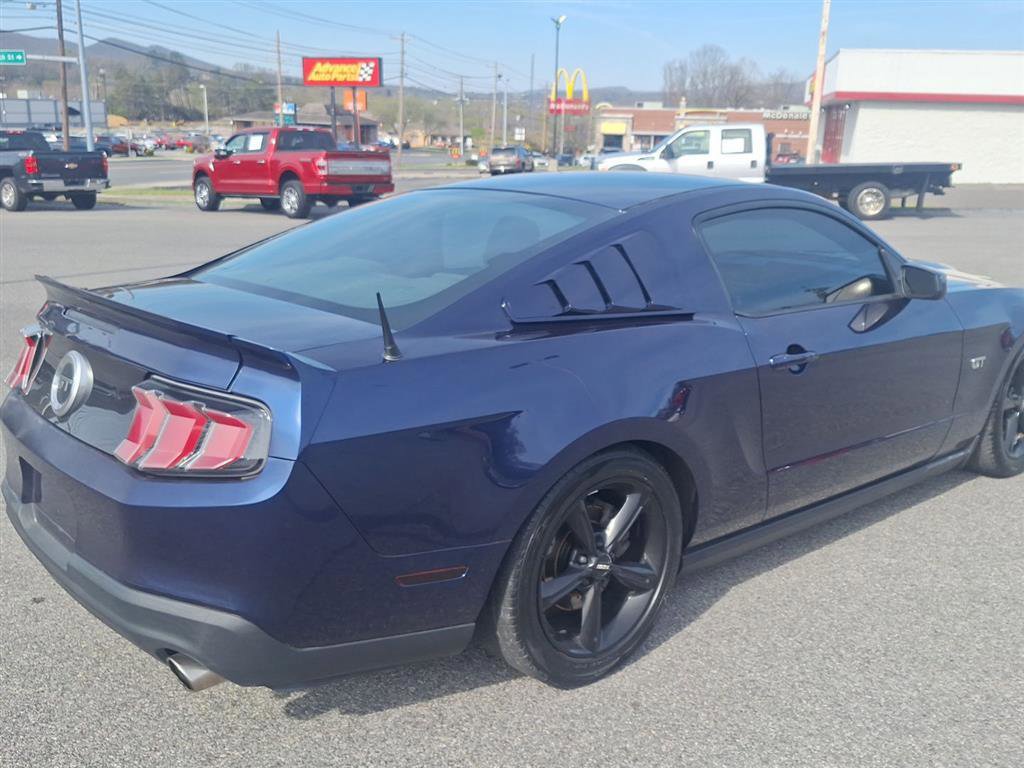Used 2010 Ford Mustang GT image 3