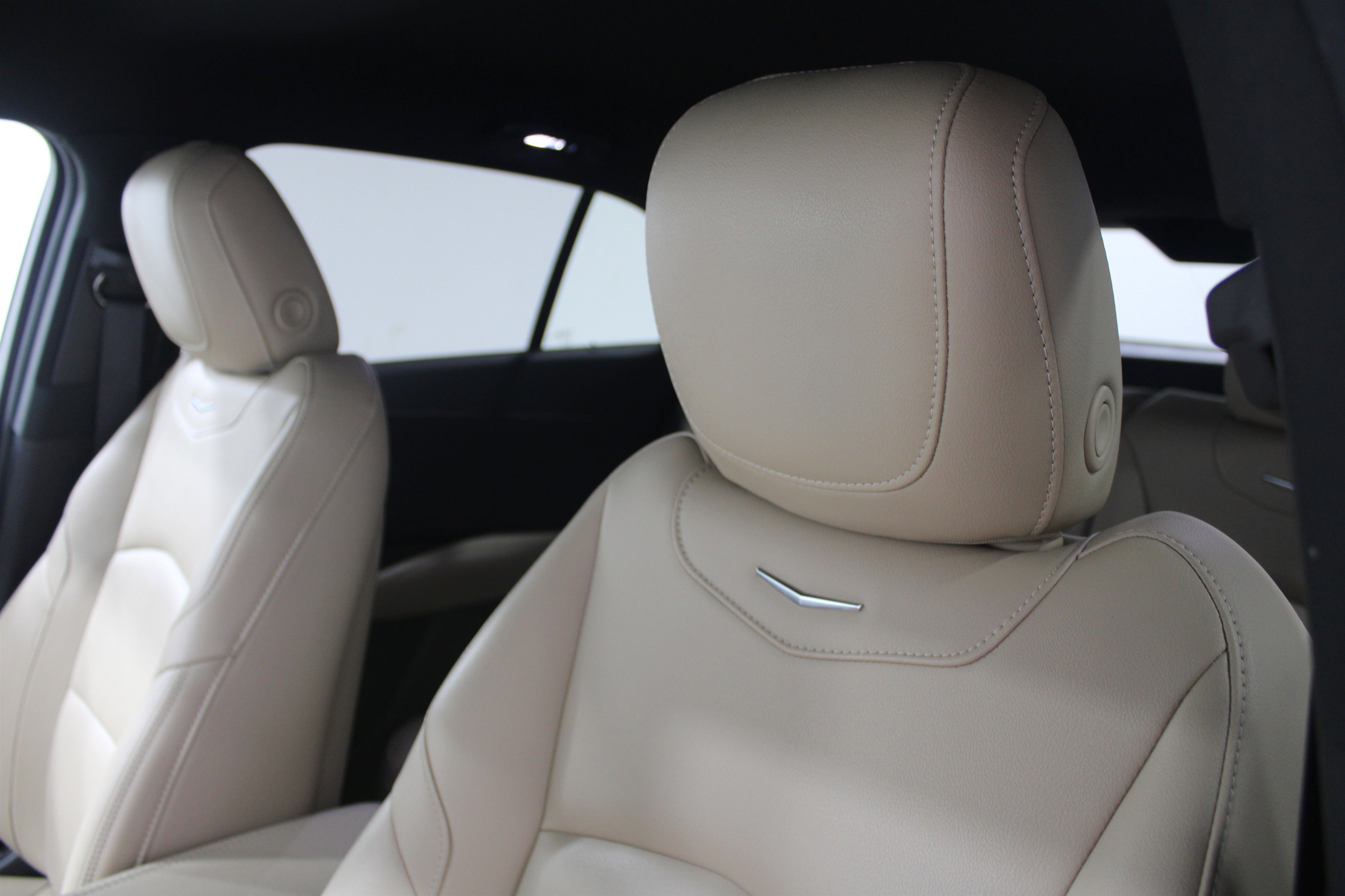 Used 2024 Cadillac XT4 Luxury w/ Cold Weather Package image 5