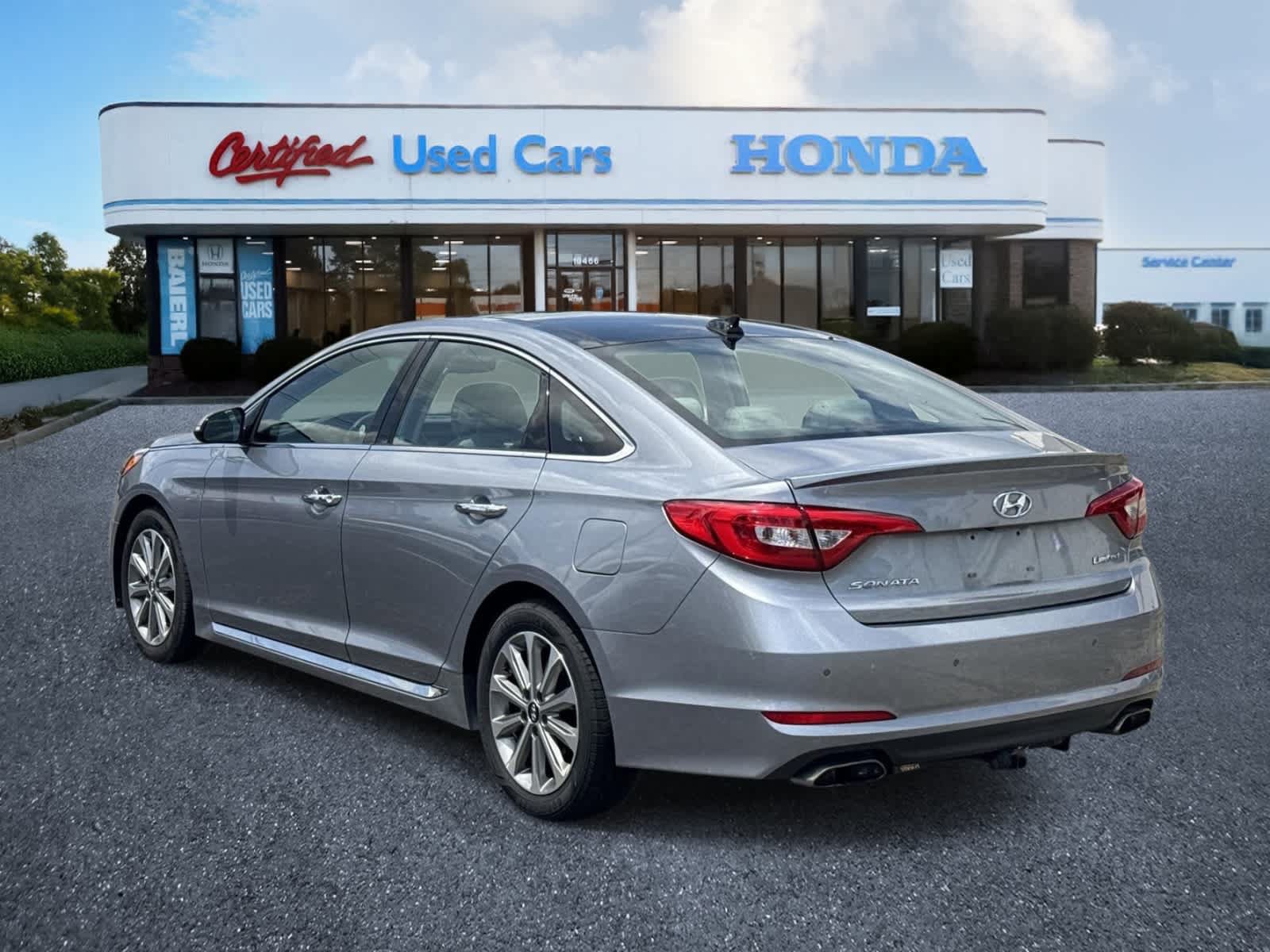 Used 2016 Hyundai Sonata Limited w/ Option Group 05 FWD image 3