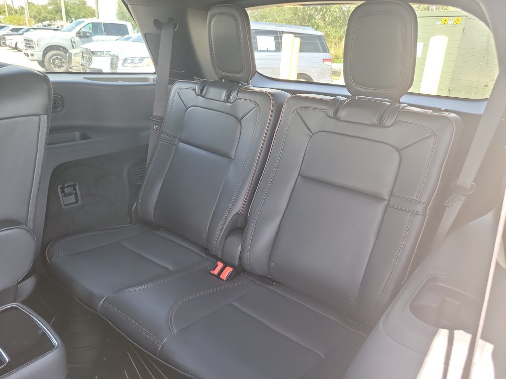 Certified 2025 Lincoln Aviator Black Label AWD/4WD image 13