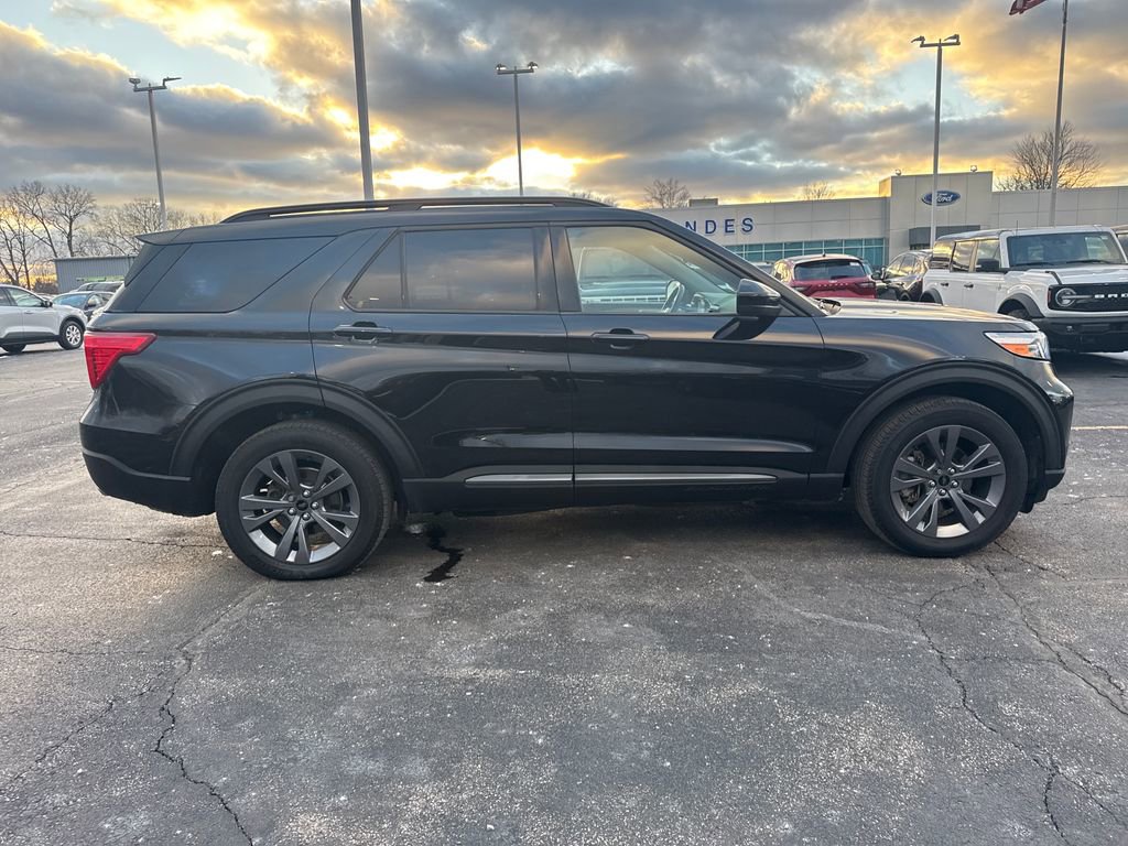 Used 2023 Ford Explorer XLT w/ Equipment Group 202A image 7