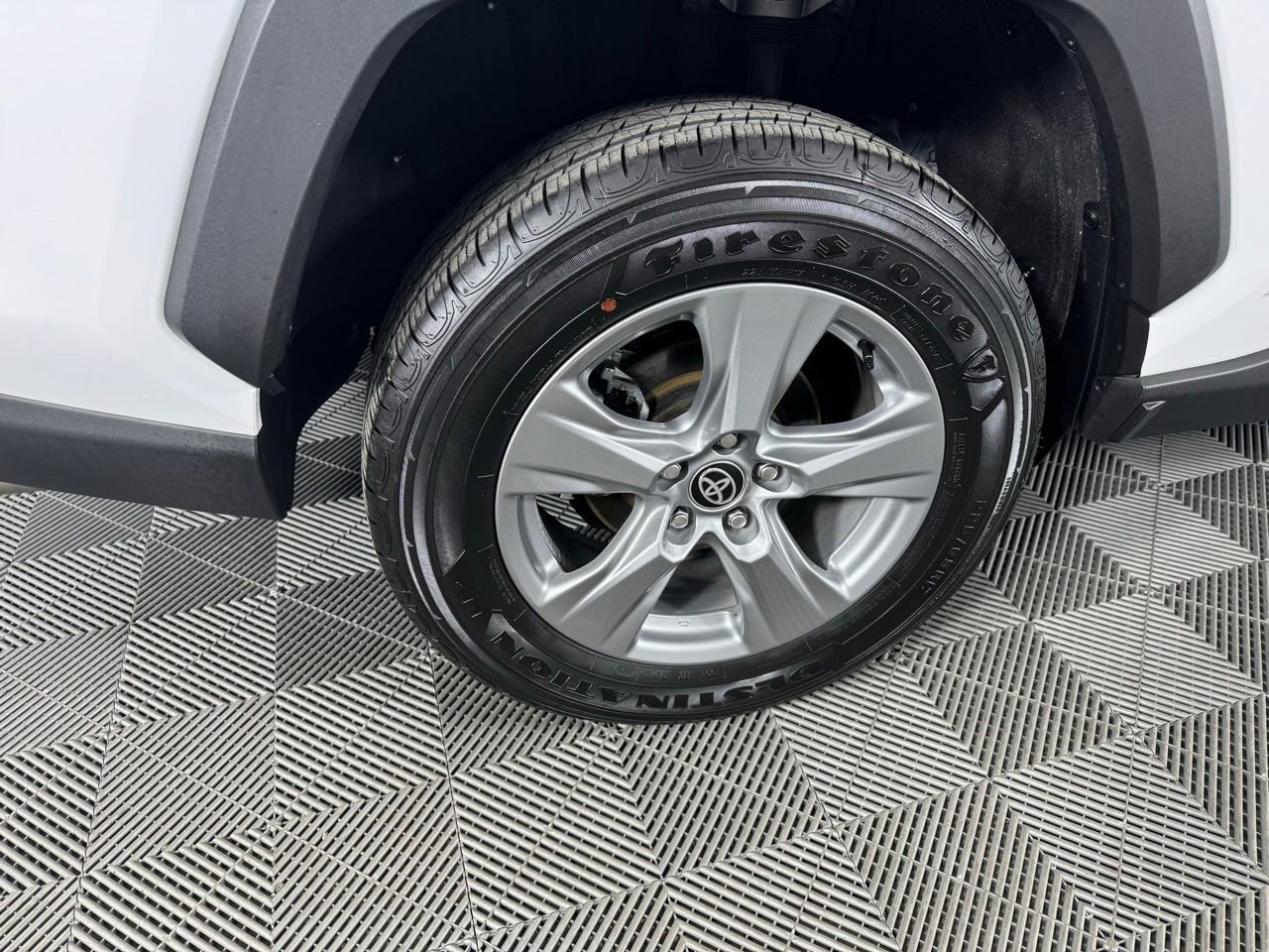 Used 2025 Toyota RAV4 XLE AWD/4WD image 33