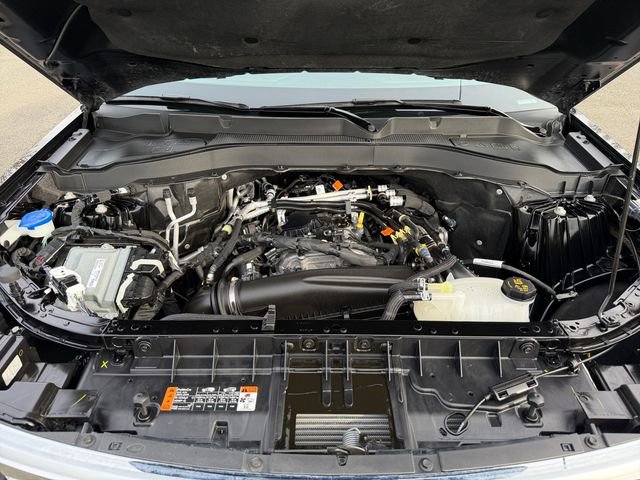 Used 2025 Ford Explorer Active image 43