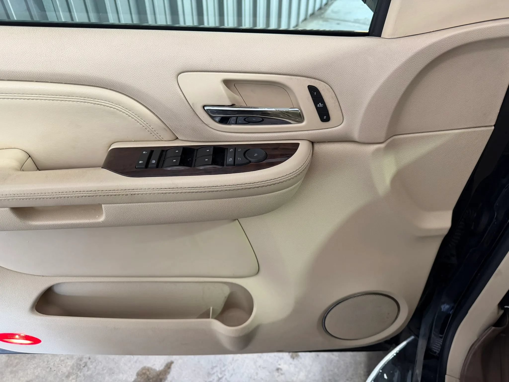 Used 2007 Cadillac Escalade AWD w/ Information Package image 9