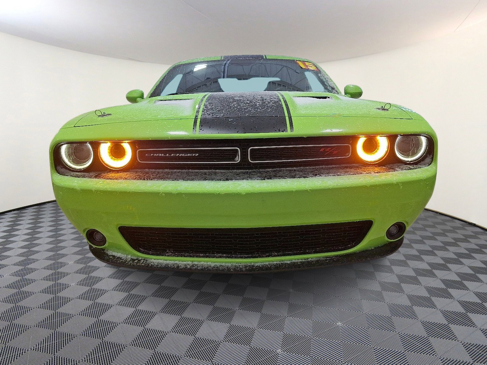 Used 2015 Dodge Challenger R/T w/ Quick Order Package 28B R/T image 2