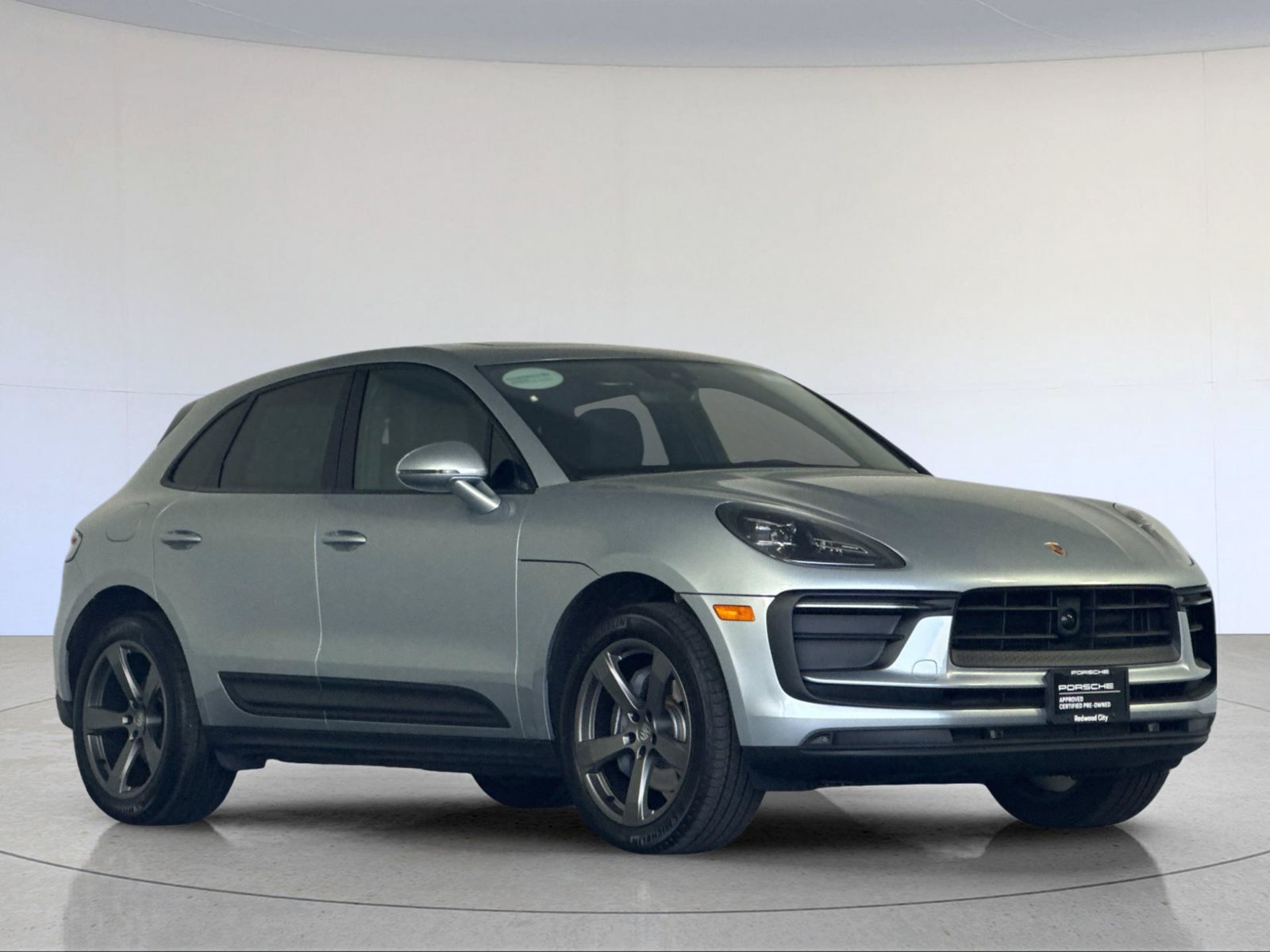 Certified 2026 Porsche Macan AWD/4WD image 10