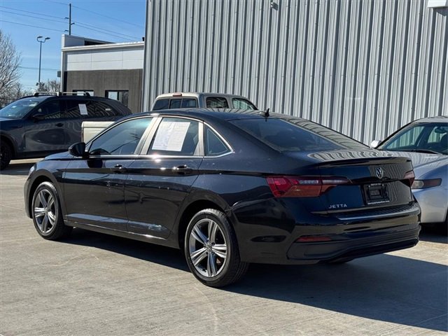 Certified 2023 Volkswagen Jetta SE w/ Panoramic Sunroof Package image 4