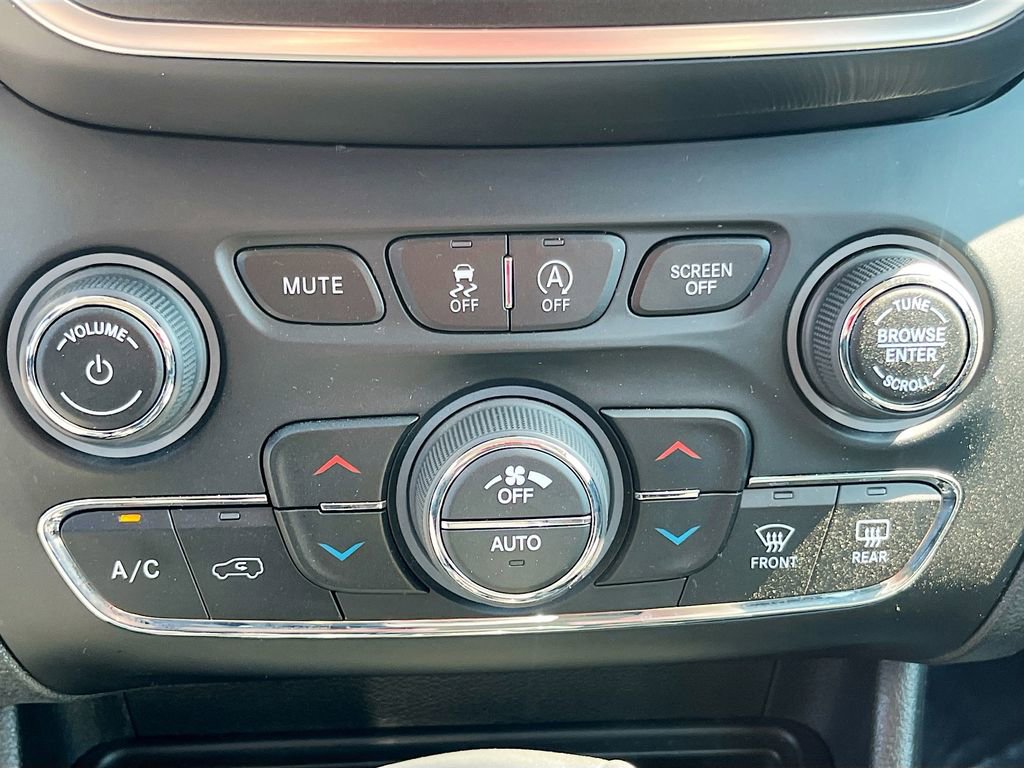 Used 2022 Jeep Cherokee Trailhawk w/ Comfort/Convenience Group image 15