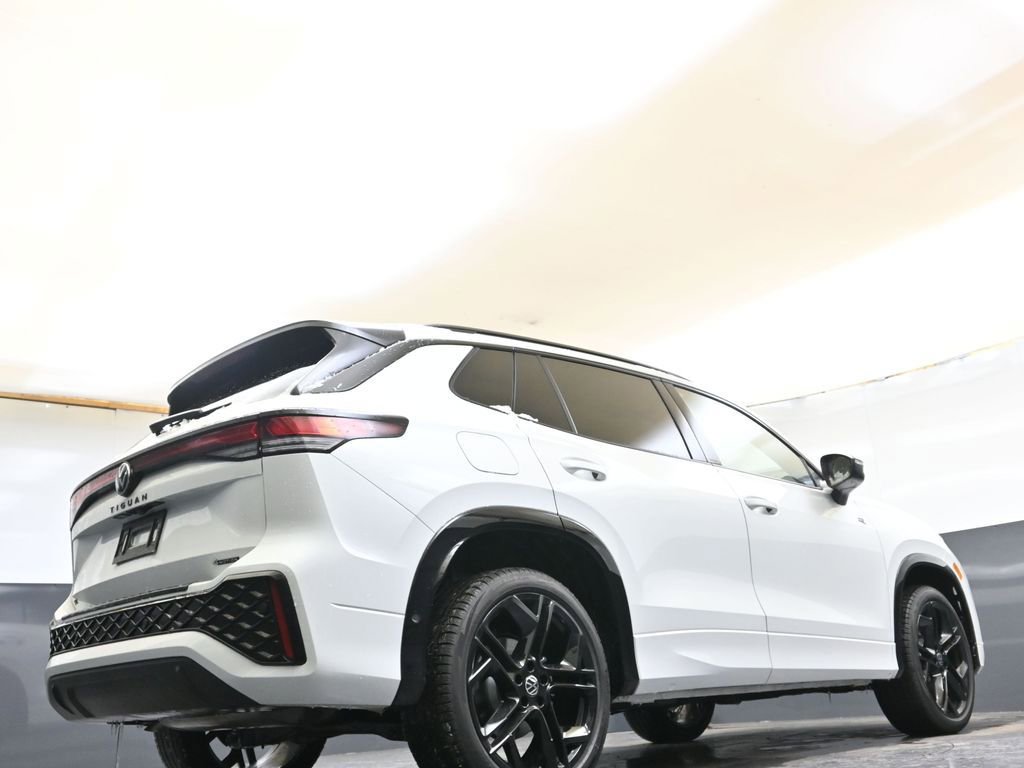 New 2026 Volkswagen Tiguan SE R-Line image 42