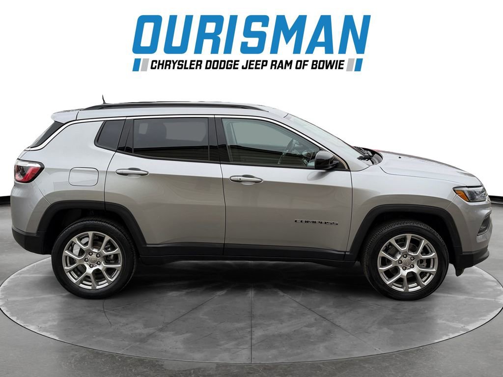 Used 2022 Jeep Compass Latitude image 7