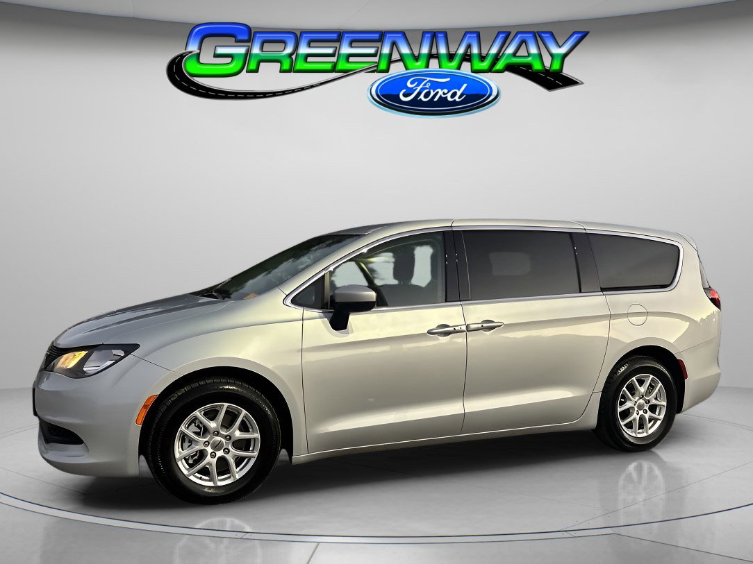 Used 2022 Chrysler Voyager LX image 1