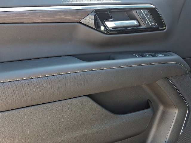 Used 2026 Chevrolet Tahoe Premier AWD/4WD image 18