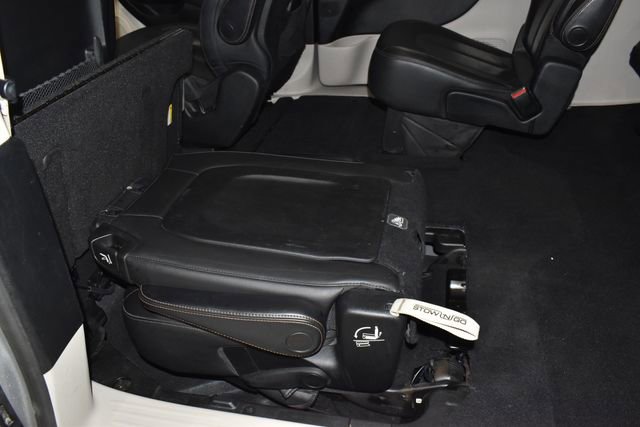 Certified 2020 Chrysler Pacifica Touring-L image 31