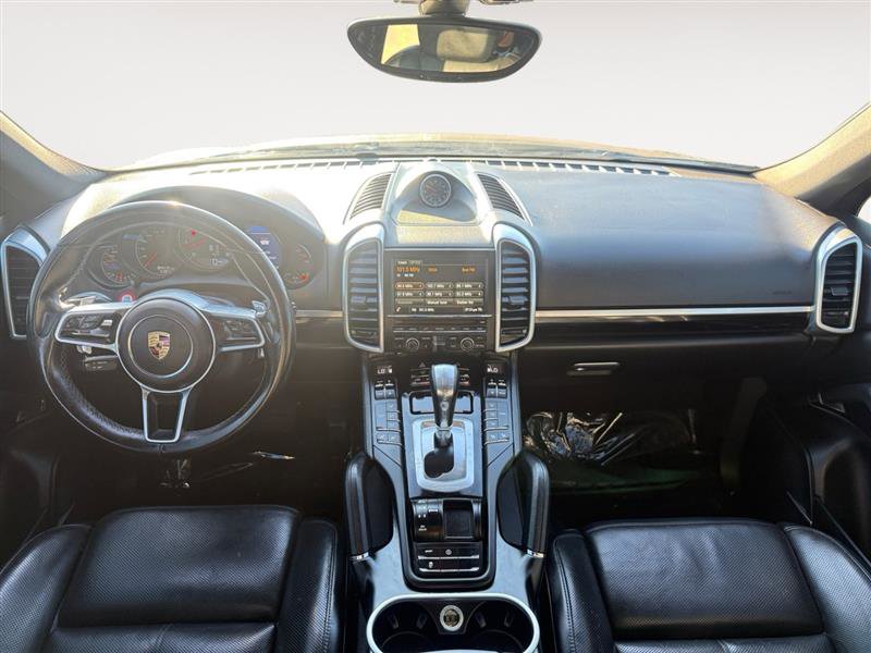 Used 2016 Porsche Cayenne w/ Premium Package AWD/4WD image 10