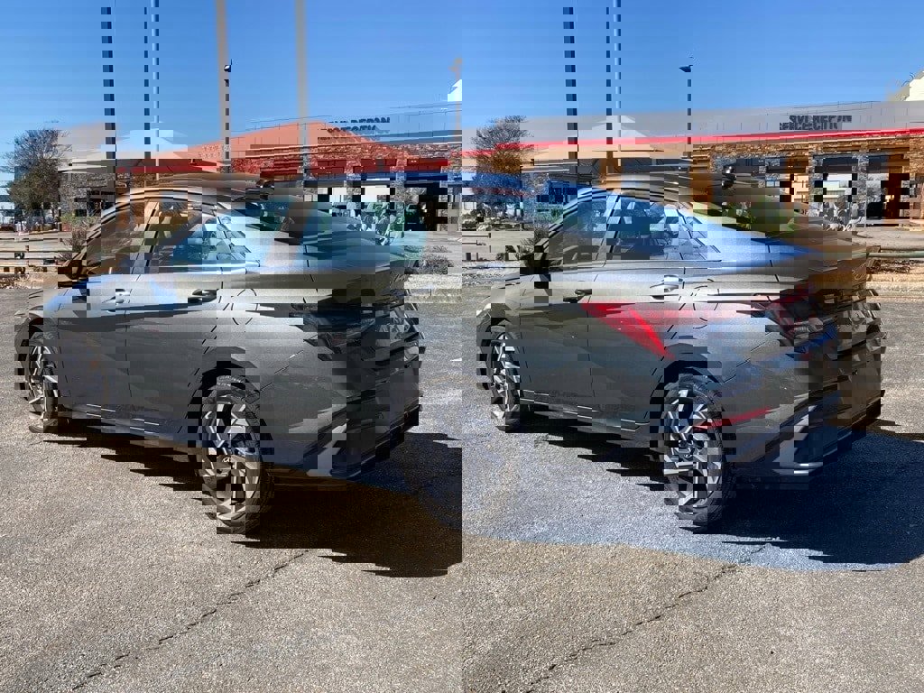Used 2025 Hyundai Elantra SEL image 7